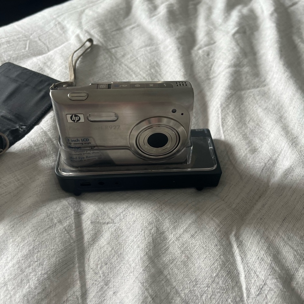 HP PhotoSmart R927 Digital Camera - Picture 4 of 10